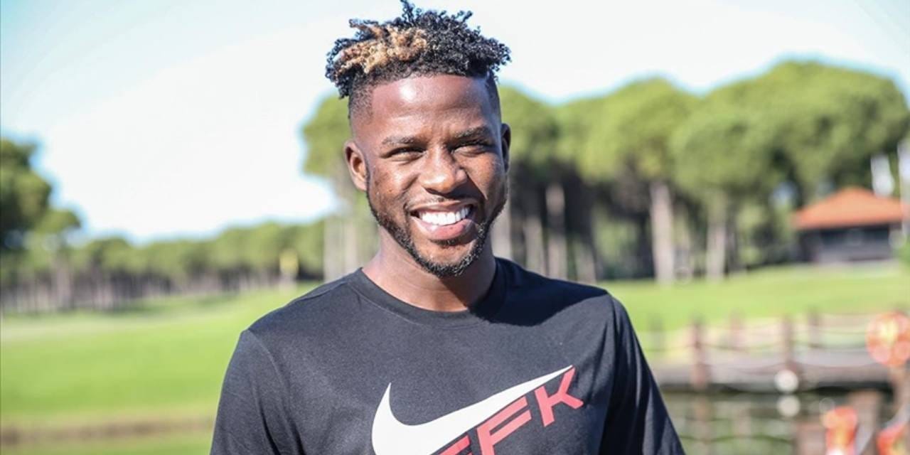 bir zamanlar super ligde oynuyordu unlu futbolcuya avmde silahli tehdit iauk8mWu.jpg