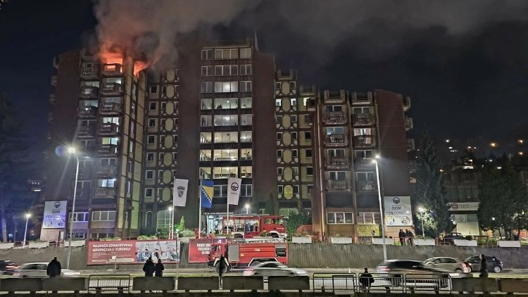 bosna hersekte huzurevinde yangin faciasi cok sayida kisi hayatini kaybetti BxxZGHVL.jpg