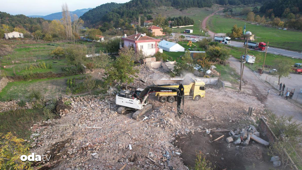 sindirgida agir hasarli binalar yikiliyor Ac5WuXaW.jpg