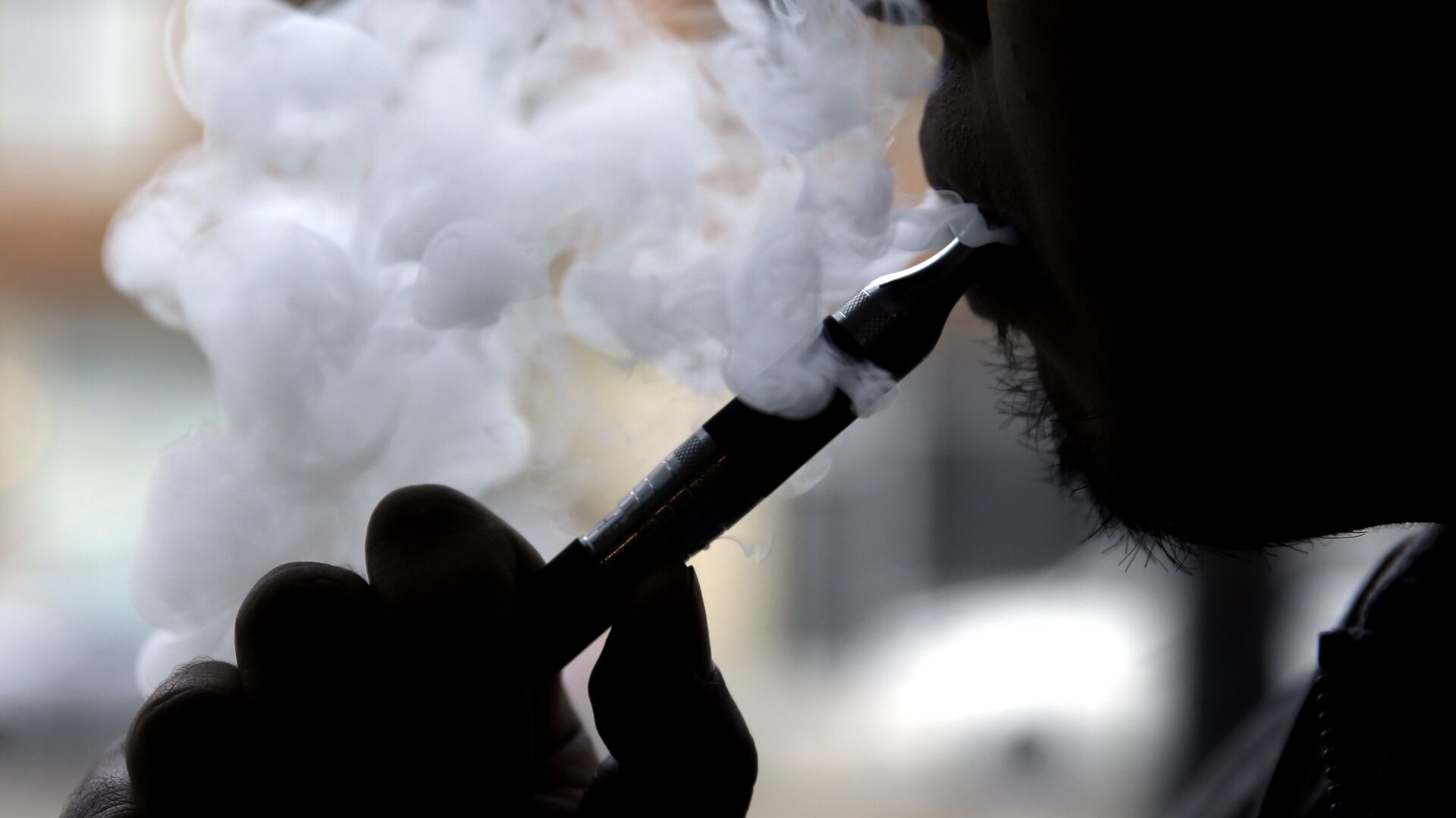 vaping tehlikesi buyuyor elektronik sigara icenler sigara kullanicilarini gecti 1VPXJN3Z.jpg