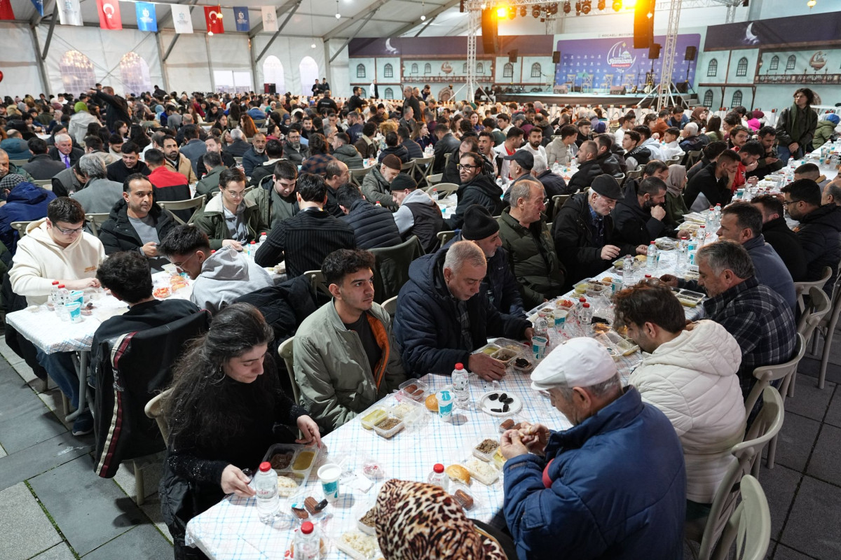 Büyükşehir Ramazan Çadırı'nda İlk Oruçlar Açıldı