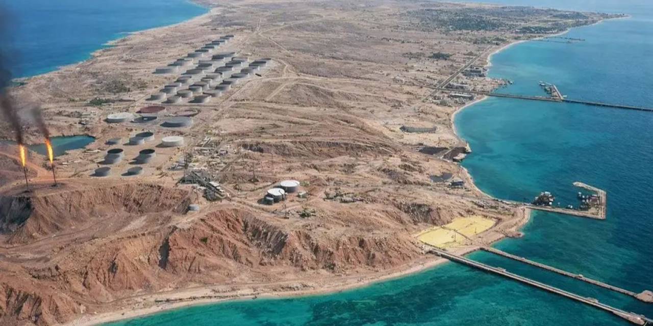 Hark Adası’na Oynanan Oyun: ABD, İran’ın Petrol Gelirlerini Hedef Alıyor