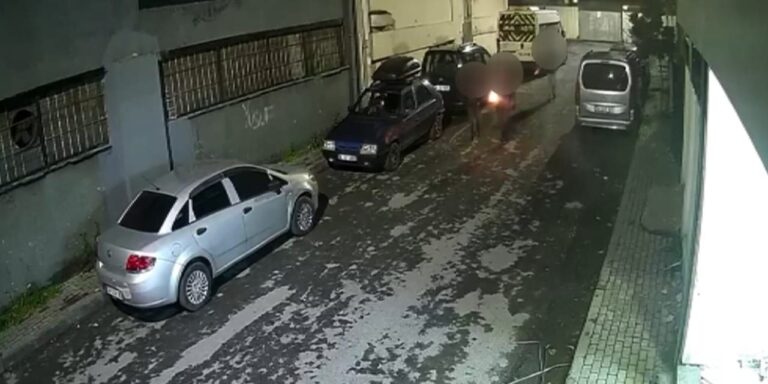 mobilya-atolyesinde-yangin-panigi-alevli-odunlari-iceri-firlattilar-e629EKWz
