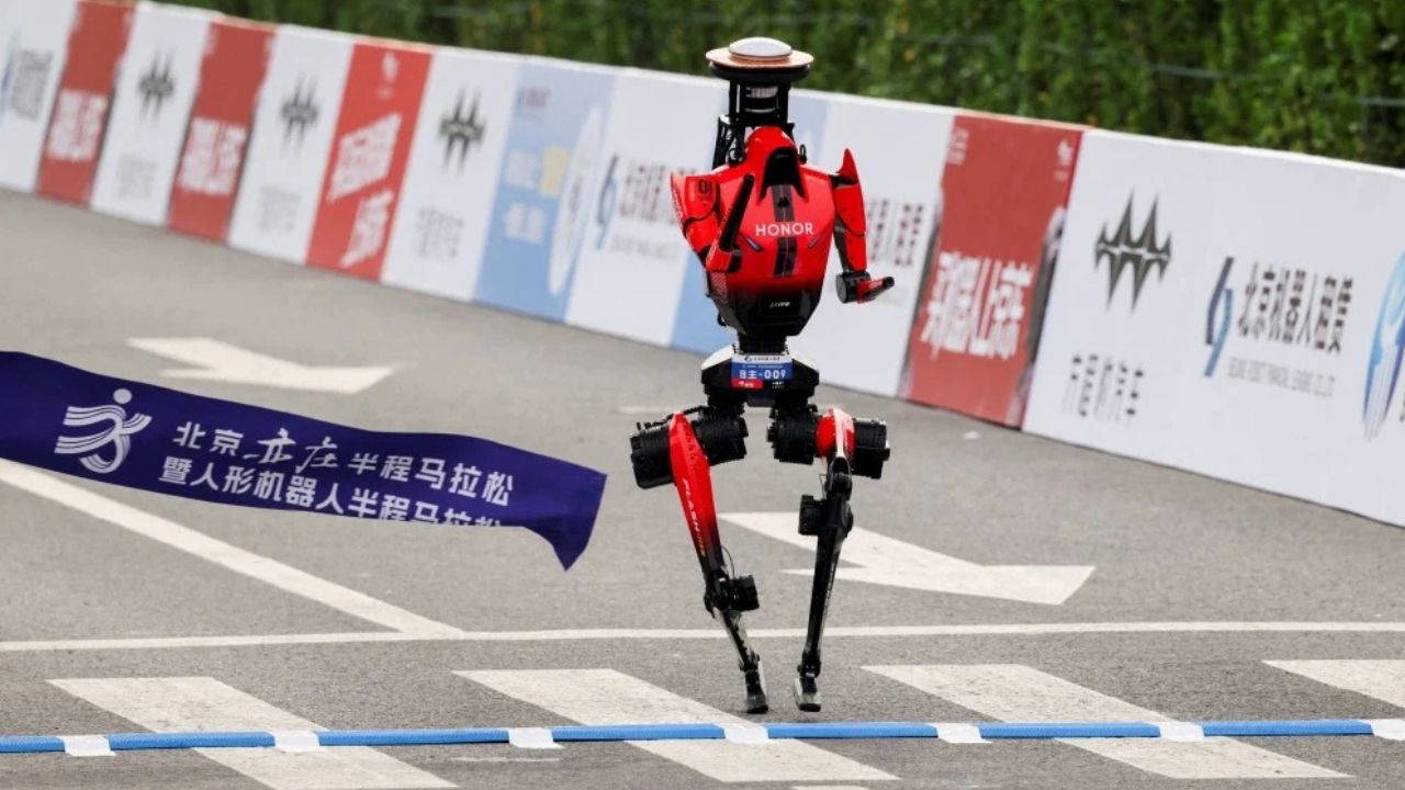 Robotik Devrim Başladı: ‘Lightning’ İnsansı Robot Dünya Rekorunu Kırdı