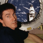 uzaya-gitti-geldi-dondugunde-farkli-bir-ulkenin-vatandasiydi-FePHibJM