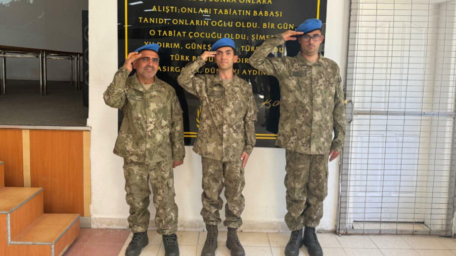 Ayvalık’taki Özel Öğrencilerden Temsili Askerlik Gösterisi: Gurur Dolu Anlar
