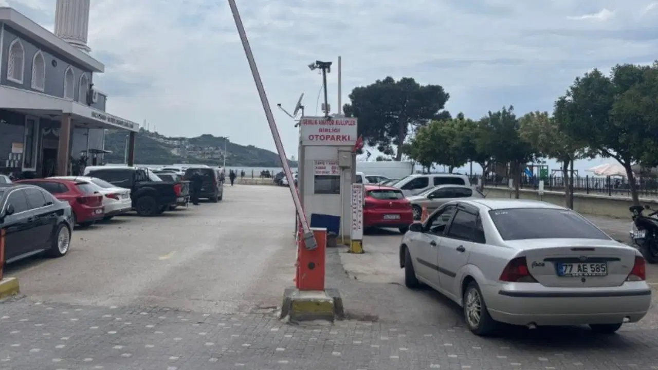 gemlikte-isgal-edilen-otopark-ve-tuvaletlere-kaymakamlik-mudahalesi-SGTtZmmj-1