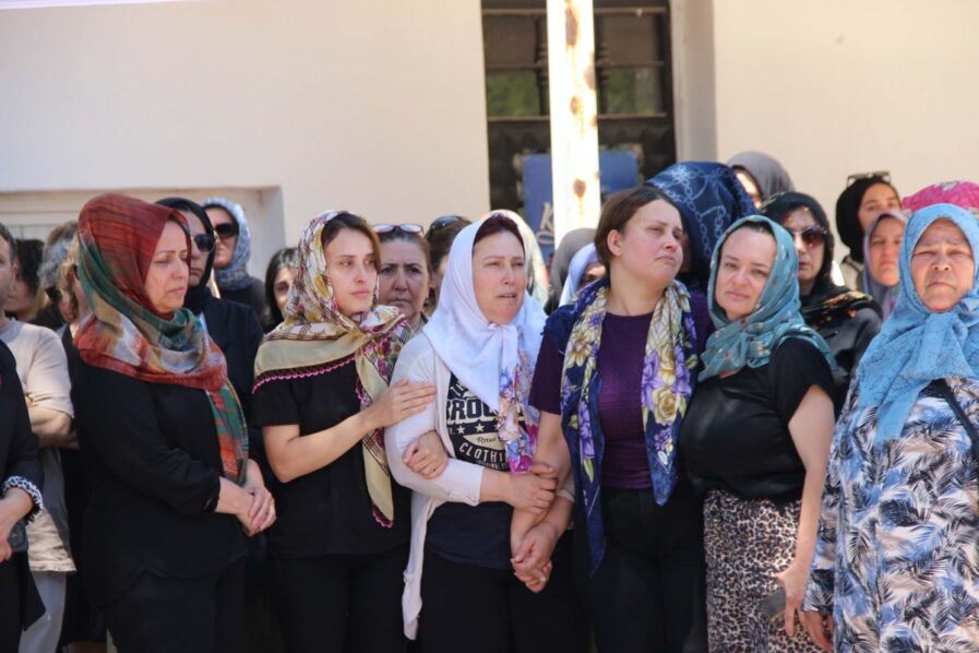 Öğretmen Irmak Ayşe Koparan Toprağa Verildi
