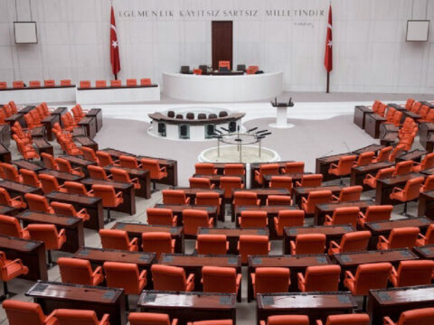 İstifa ve transferler sonrası TBMM’de sandalye dağılımı değişti